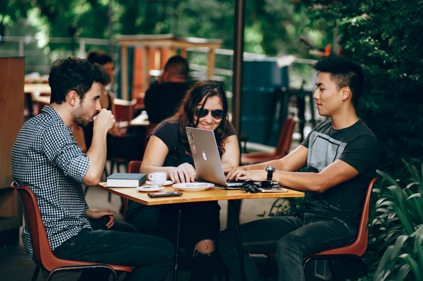 Business-meeting-outside Business-meeting-outside
